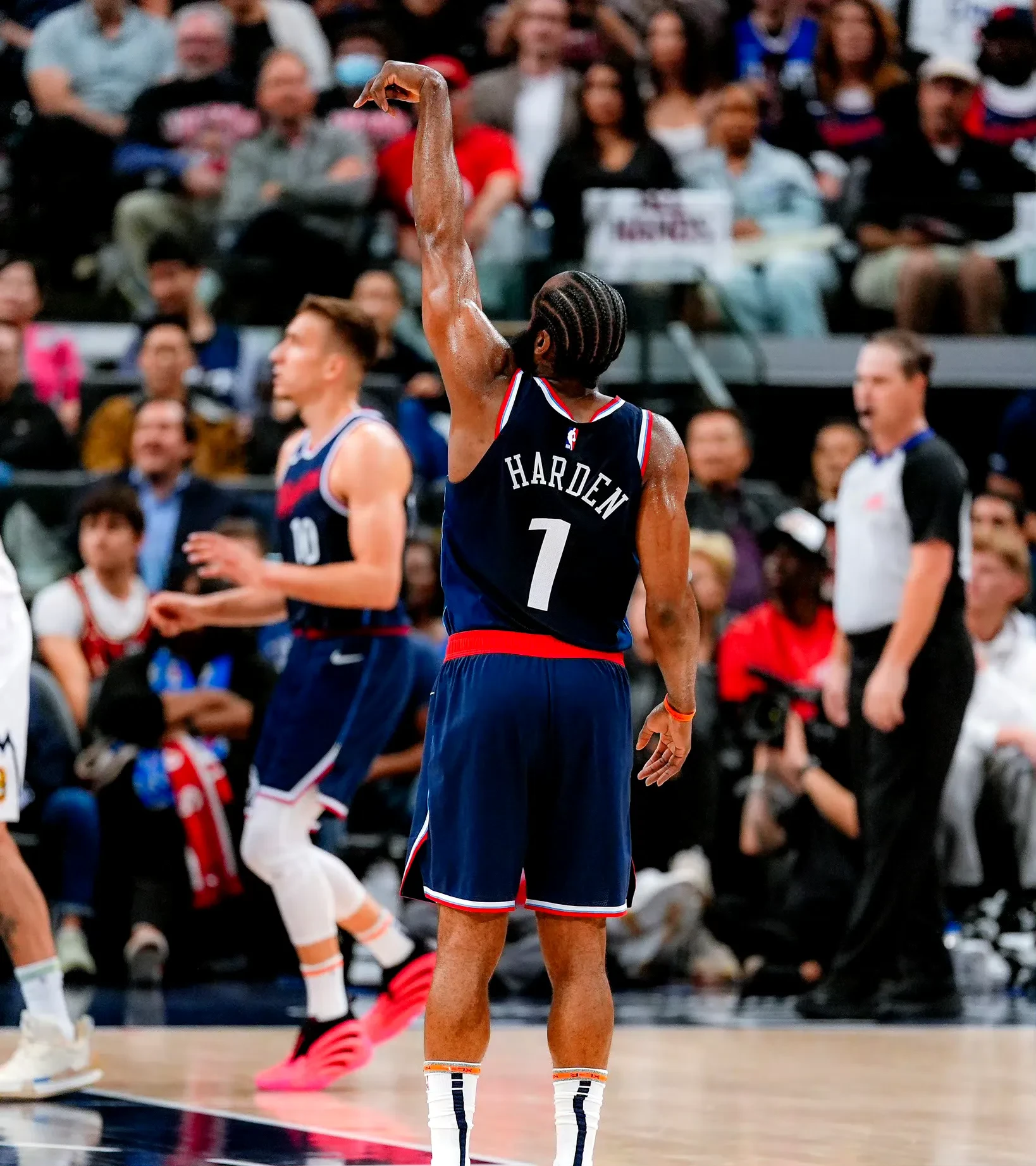 关于重要助攻首场状态出色,独行侠观众沸腾!,哈登重返赛场上演精彩一战的信息-开云官网